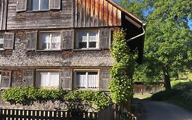 Ursprungshaus - Nuss Und Traube